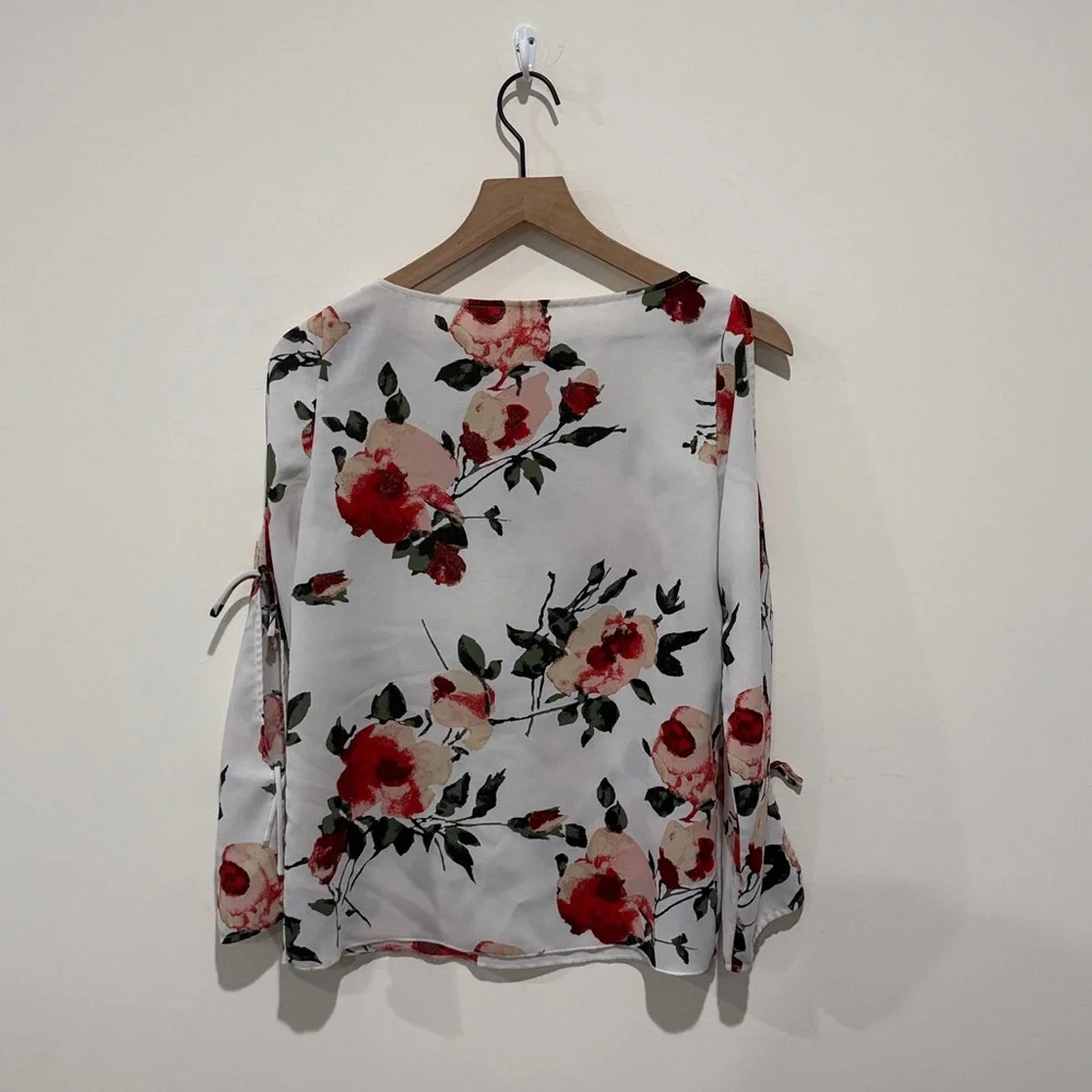 • Wilfred Aritzia • Women’s Long Sleeve Floral Blouse
White and Red  XS - Picture 4 of 4